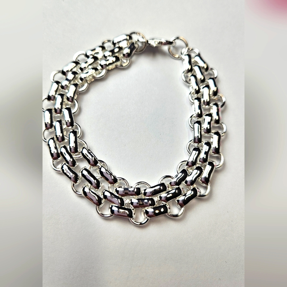 Elegant Silver Chain Bracelet (NWOT)